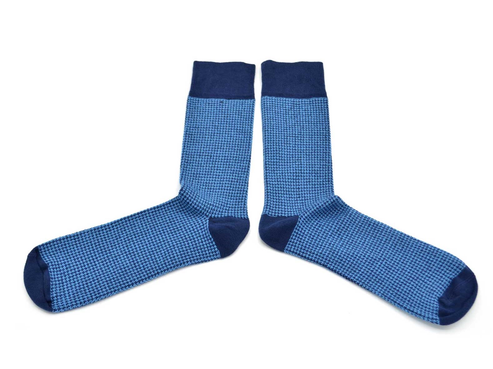 chaussettes-fantaisie-hommes-femmes-en-coton-bleu-marine-à-motif-pied-de-poule-bleu marine et bleu-ciel-remaillées-à-la-main